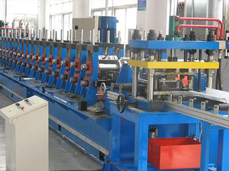 自動伺服送料預沖孔生產(chǎn)線